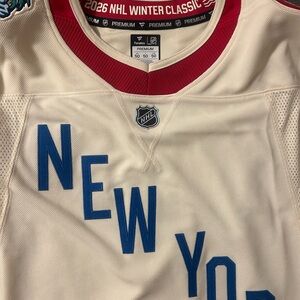 Fanatics NHL Winter Classic Sweater - Cream and Red
